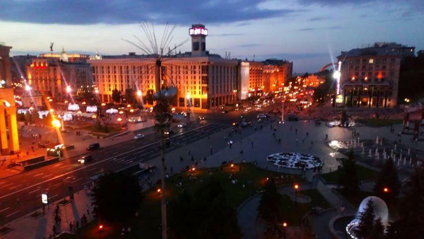Independence Square - Khreschatyk. View On Independence Sq. Fountains Kijev Kültér fotó